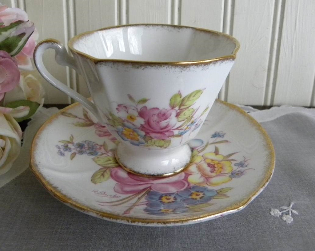 RARE !!! Stunning Stanley Cabbage roses pattern on baby blue shade teacup  set