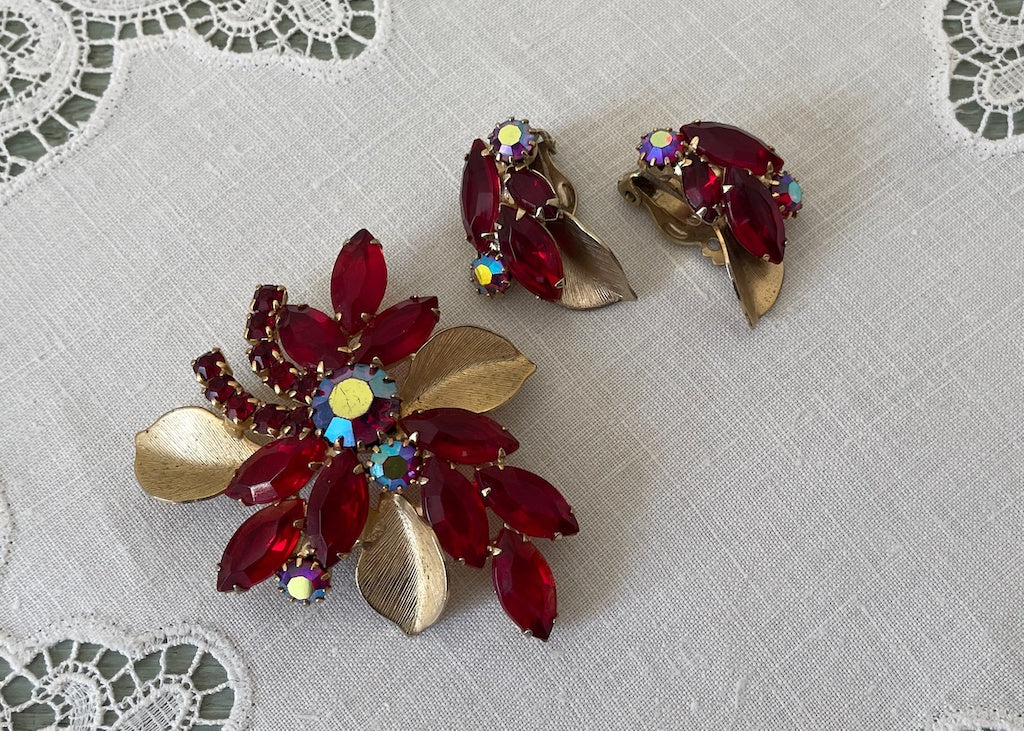 17 Red Rhinestone Buttons Vintage Item