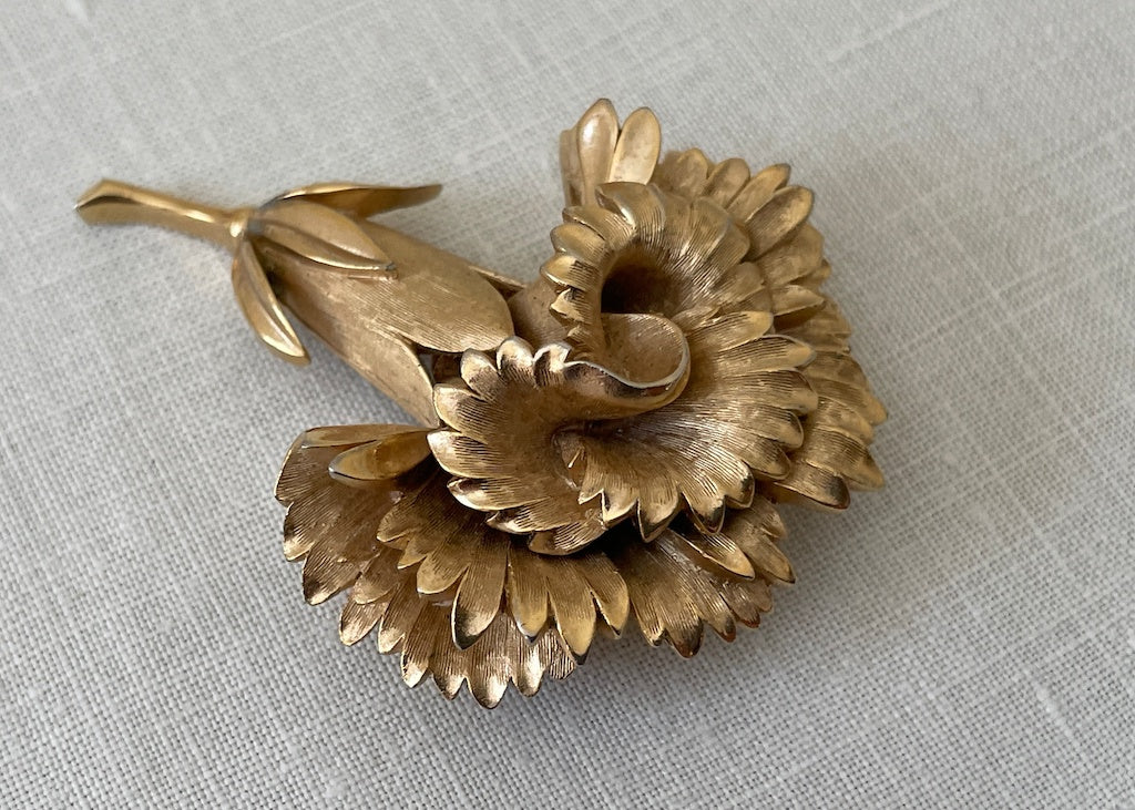 Vintage Crown Trifari Gold Tone Flower Brooch Large 2 5/8 Diameter Floral  Lapel Pin Signed Statement Jewelry for Women or Men