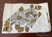 Unused Elegant and Unusual Bold Daisies Tablecloth and Napkins Set