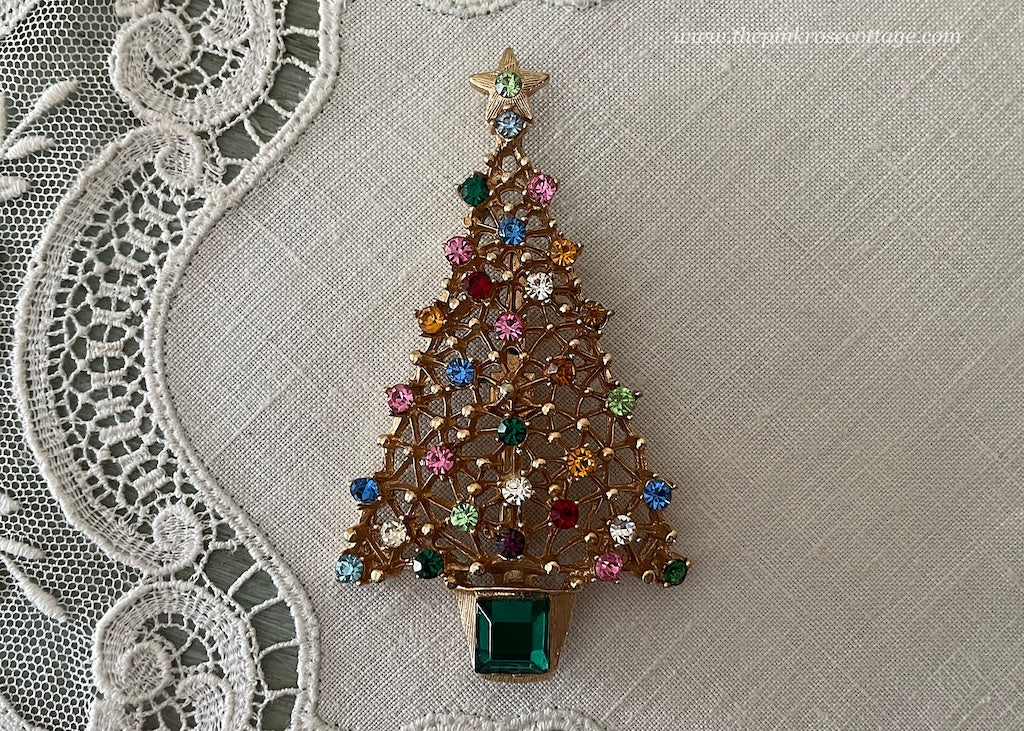 Unusual Vintage Rhinestone Christmas Tree Brooch Pin