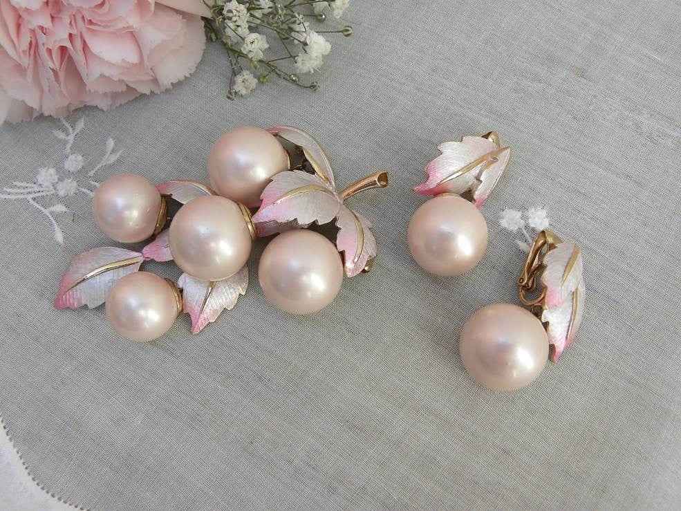 Vintage Pearly Pink Grapes Brooch Pin Pendant with Matching Dangle Earrings