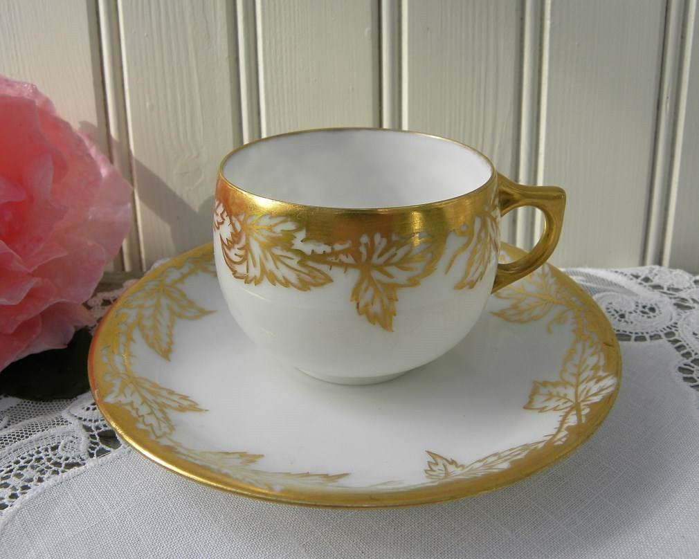 Vintage Gold Leave Demitasse Teacup and Saucer - The Pink Rose Cottage 