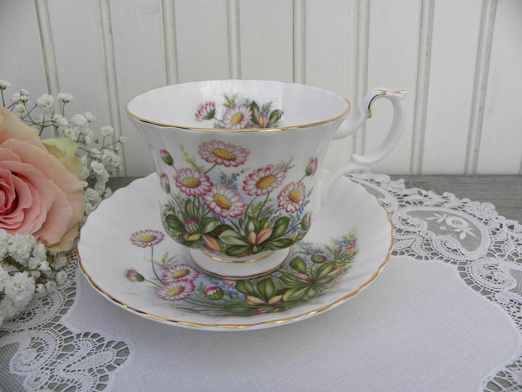 Vintage Royal Albert "Dawn" Sunnyside Series Strawflowers Teacup and Saucer - The Pink Rose Cottage 