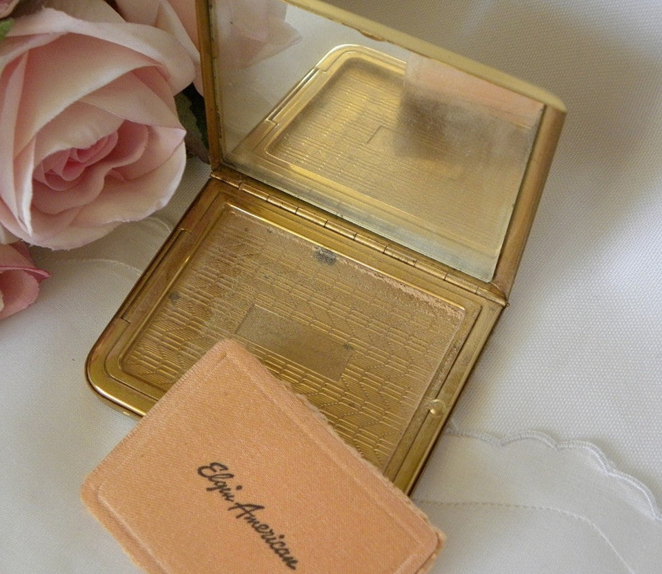 Vintage Elgin American Ladies Powder Compact with Etched Daisy