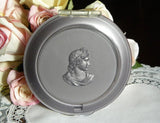 Vintage Ladies Powder Compact with Roman Bust in Silver - The Pink Rose Cottage 