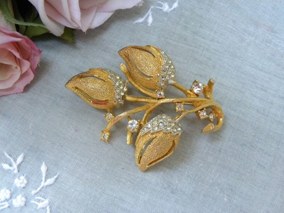Large - Vintage-Inspired Handcrafted Fabric Flowers Brooch