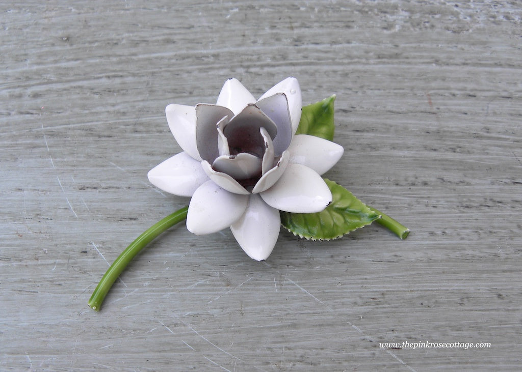 Vintage Enameled White Chrysanthemum Pin