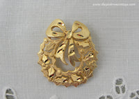 Vintage Brushed Gold Christmas Wreath Pin