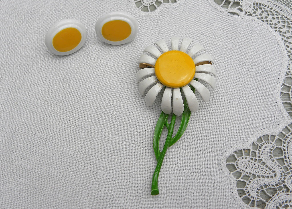 Vintage Enameled Daisy with Stem Pin and Earrings