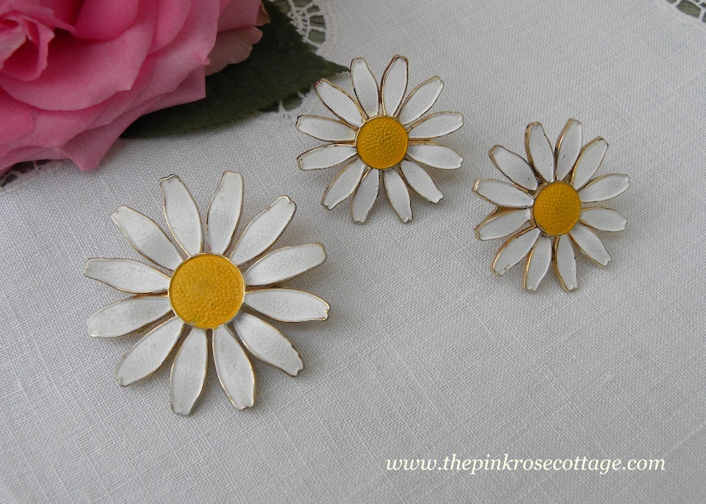 Vintage Acccesocraft Enameled Daisy Pin and Earring Set - The Pink Rose Cottage 