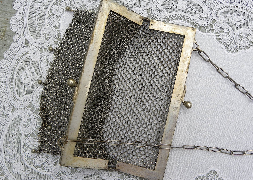 Past auction: German silver mesh purse german 1920s | August 8, 2008