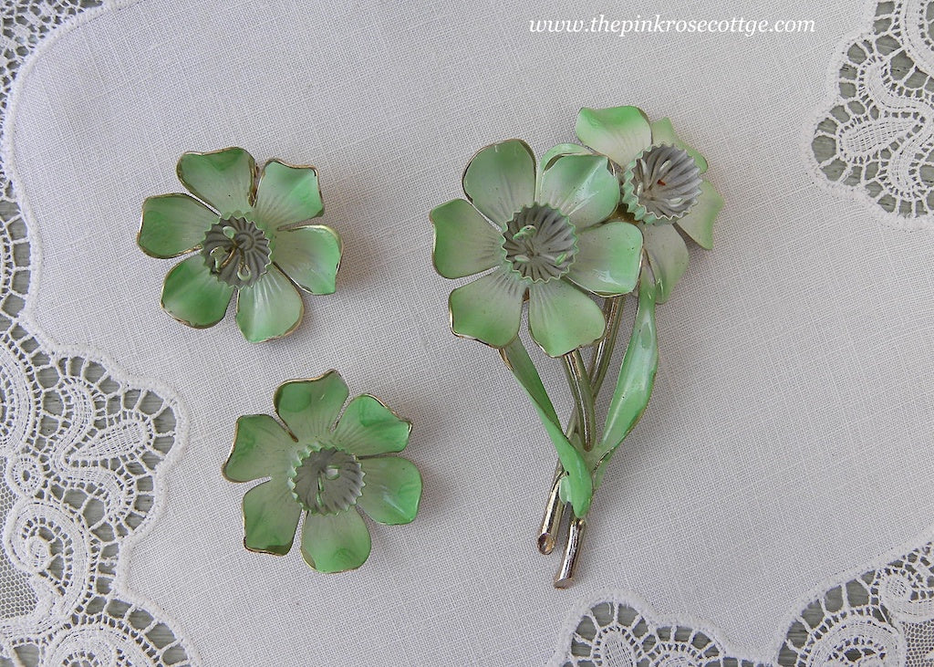 Vintage Enameled Spring Green Narcissus and Earrings Set