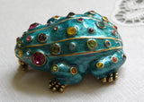 Heidi Daus Critters Collector Edition Enameled Frog Brooch Pendant
