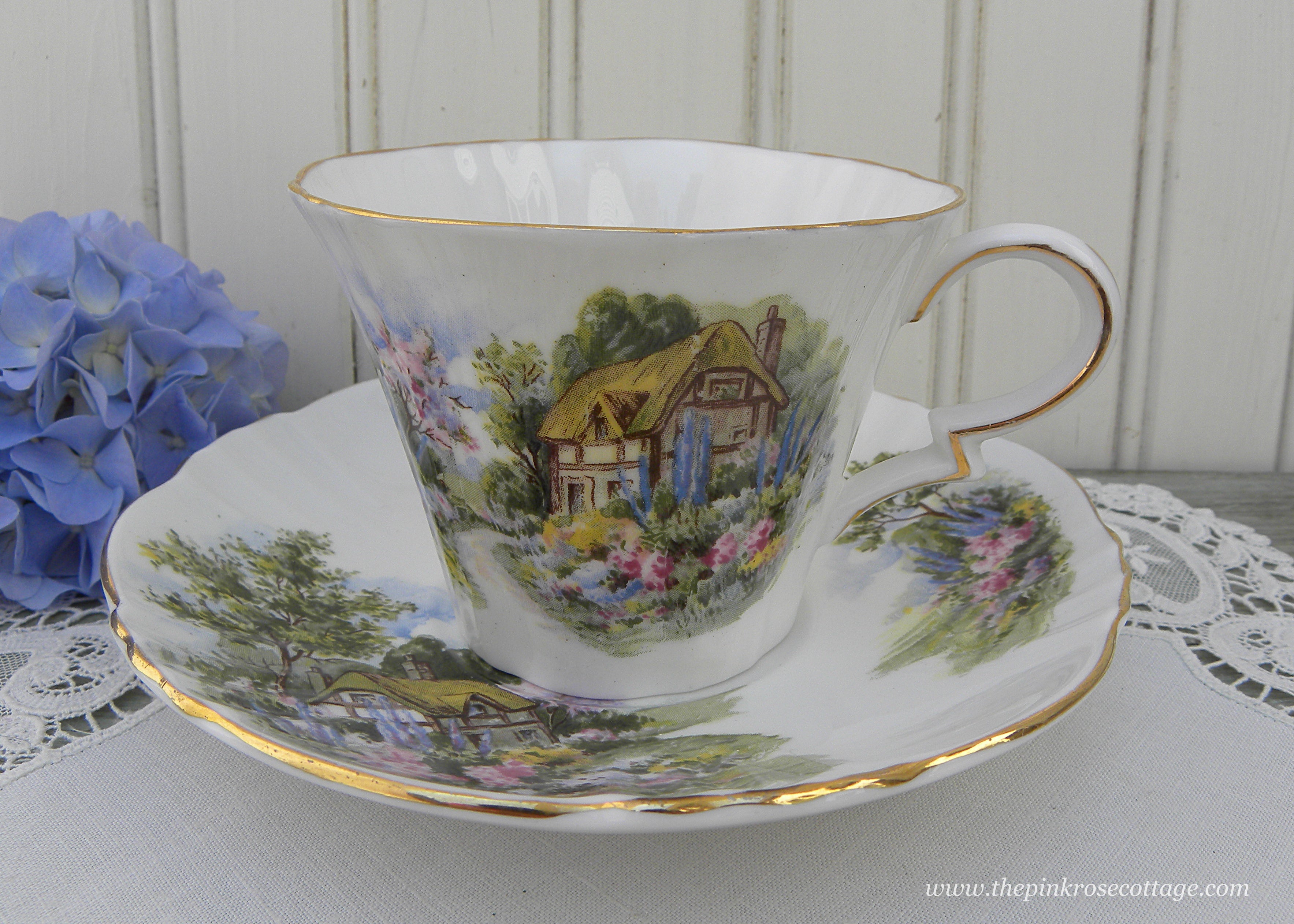 Vintage Royal Standard Tea Cup and Saucer Fine Bone China England / Pretty  Floral Tea Cup 