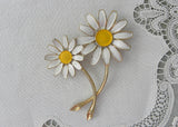 Vintage Weiss Enameled Double Daisy Pin Brooch